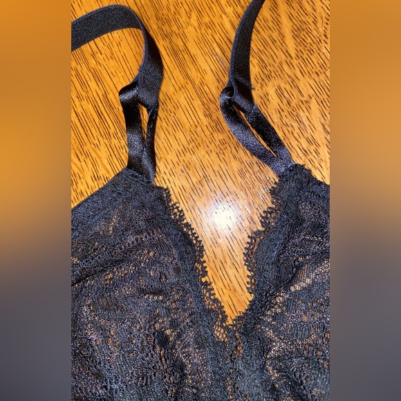 VS Convertible to X Crossed Straps Underwire Sheer Bra Adj Straps Black Lace - Picture 3 of 10